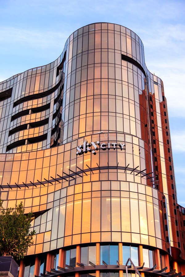 Δωρεάν Περιστροφές και Προσφορές με το Skyhills Casino στην Ελλάδα 1 Adelaide SkyCity Building at Sunset Editorial Photo - Image of ...